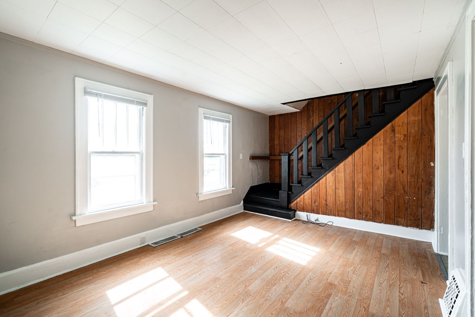 Walk To Lake Michigan From This Kenosha Townhome – photo 4