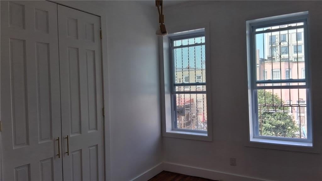 272 E 34th Street – photo 3