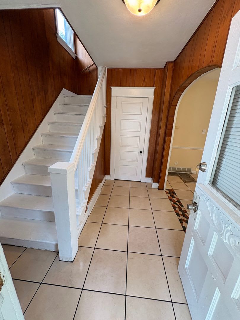 3 Bedroom House with Laundry Hookups – photo 4