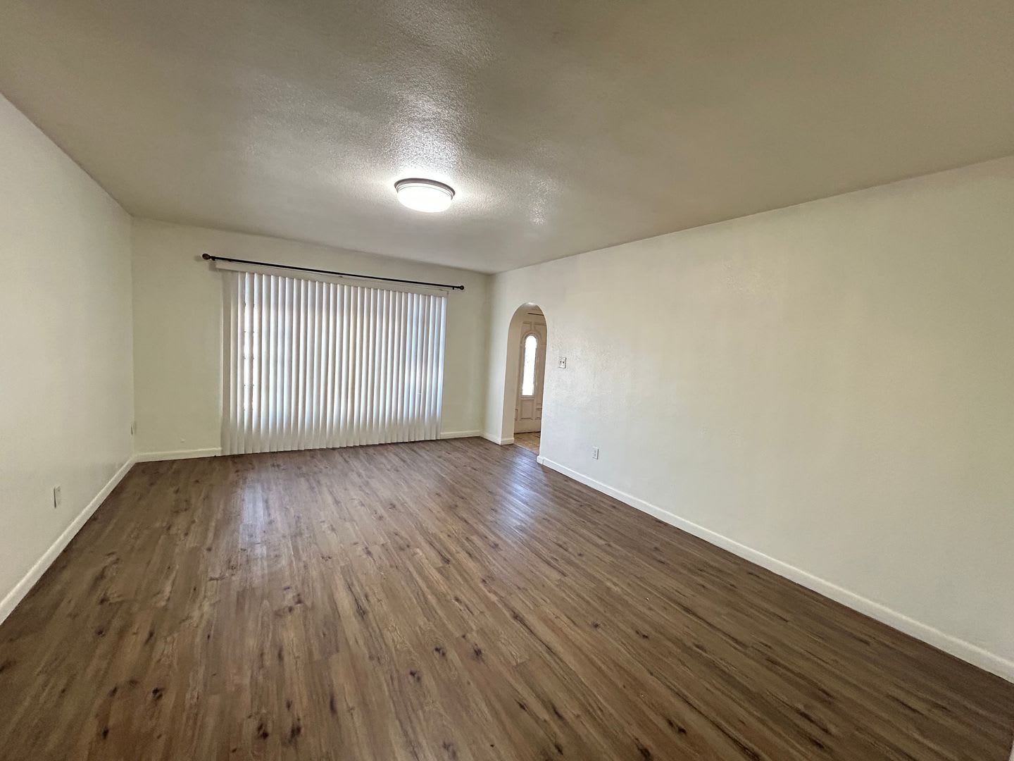 No Hoa! Single Story House with 4 Bedrooms 2 Bathrooms! – photo 3