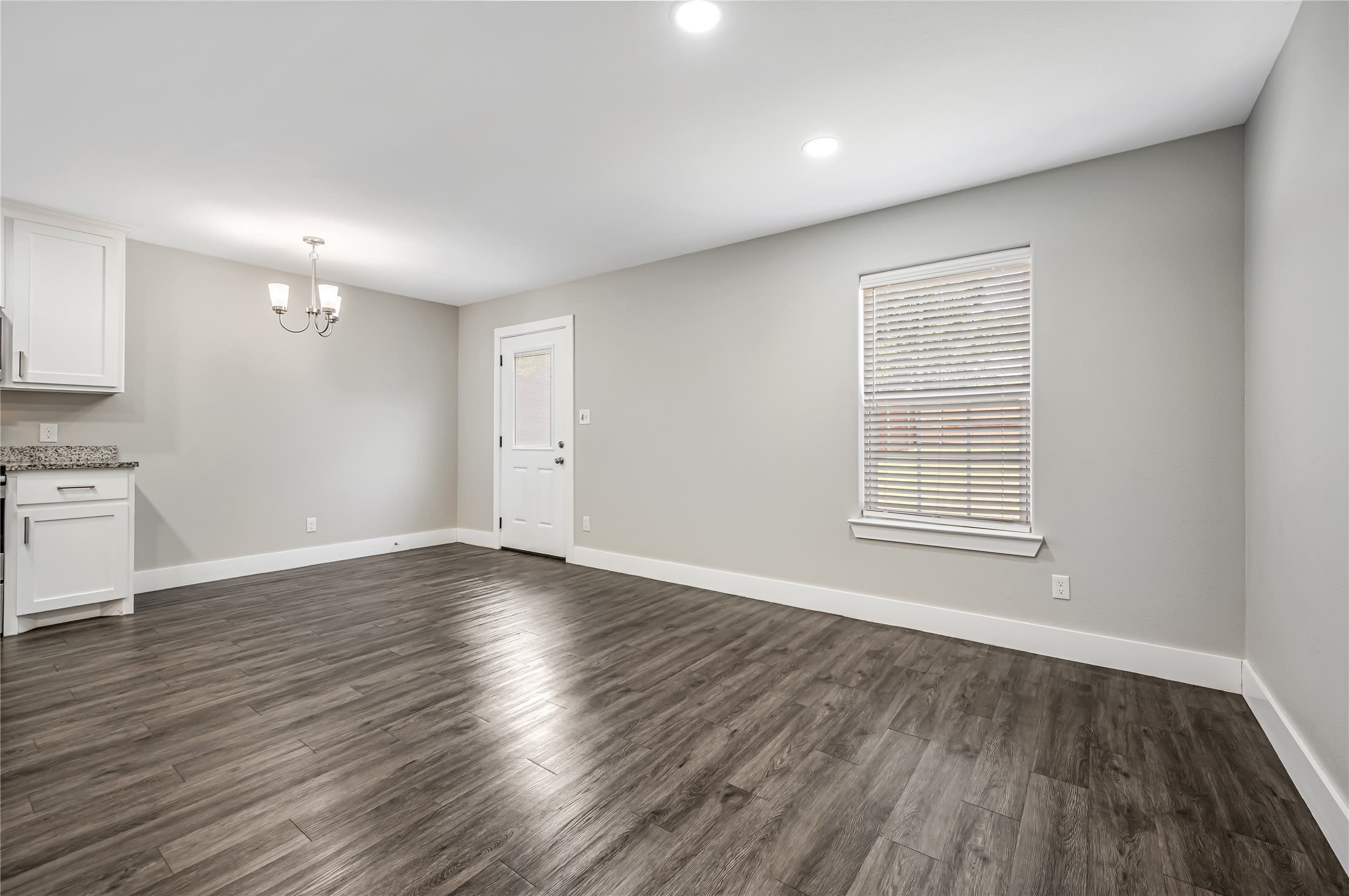 901 W Collins Street – photo 2