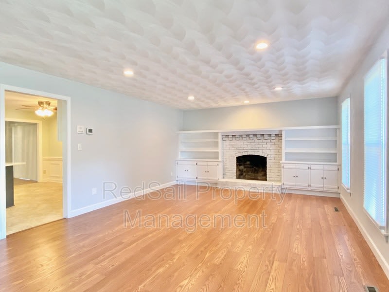 565 Sterling Rd – photo 2