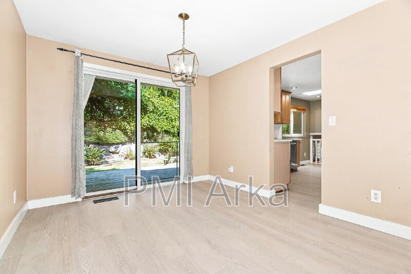1231 225th Ave NE – photo 4