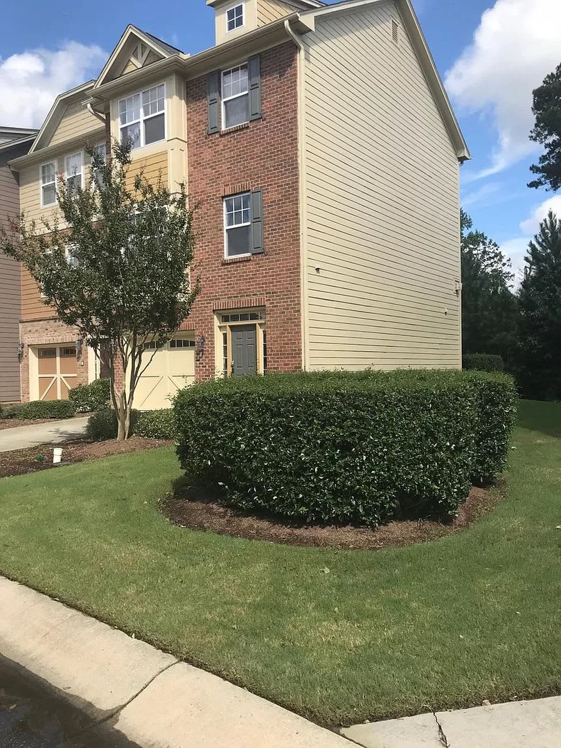 Room in 4 Bedroom Home at Linden Park Ln – photo 3