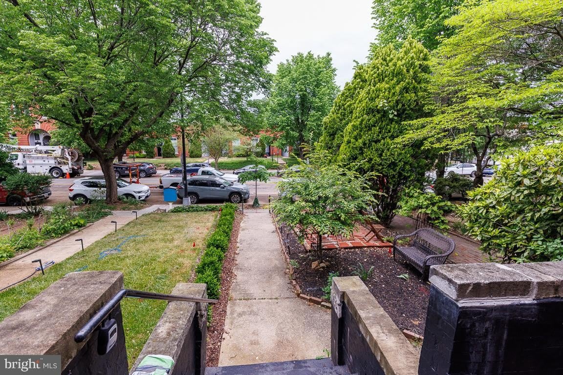 1437 E CAPITOL Street SE – photo 3