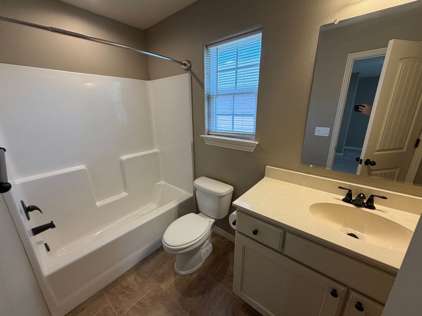 537 Keats – photo 4
