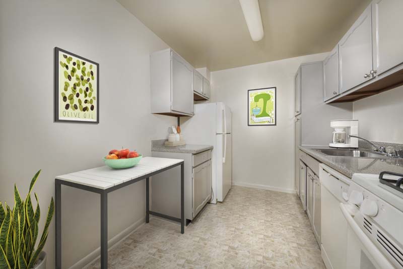 Iverson Towers Apartments & Anton House Apartments – photo 2