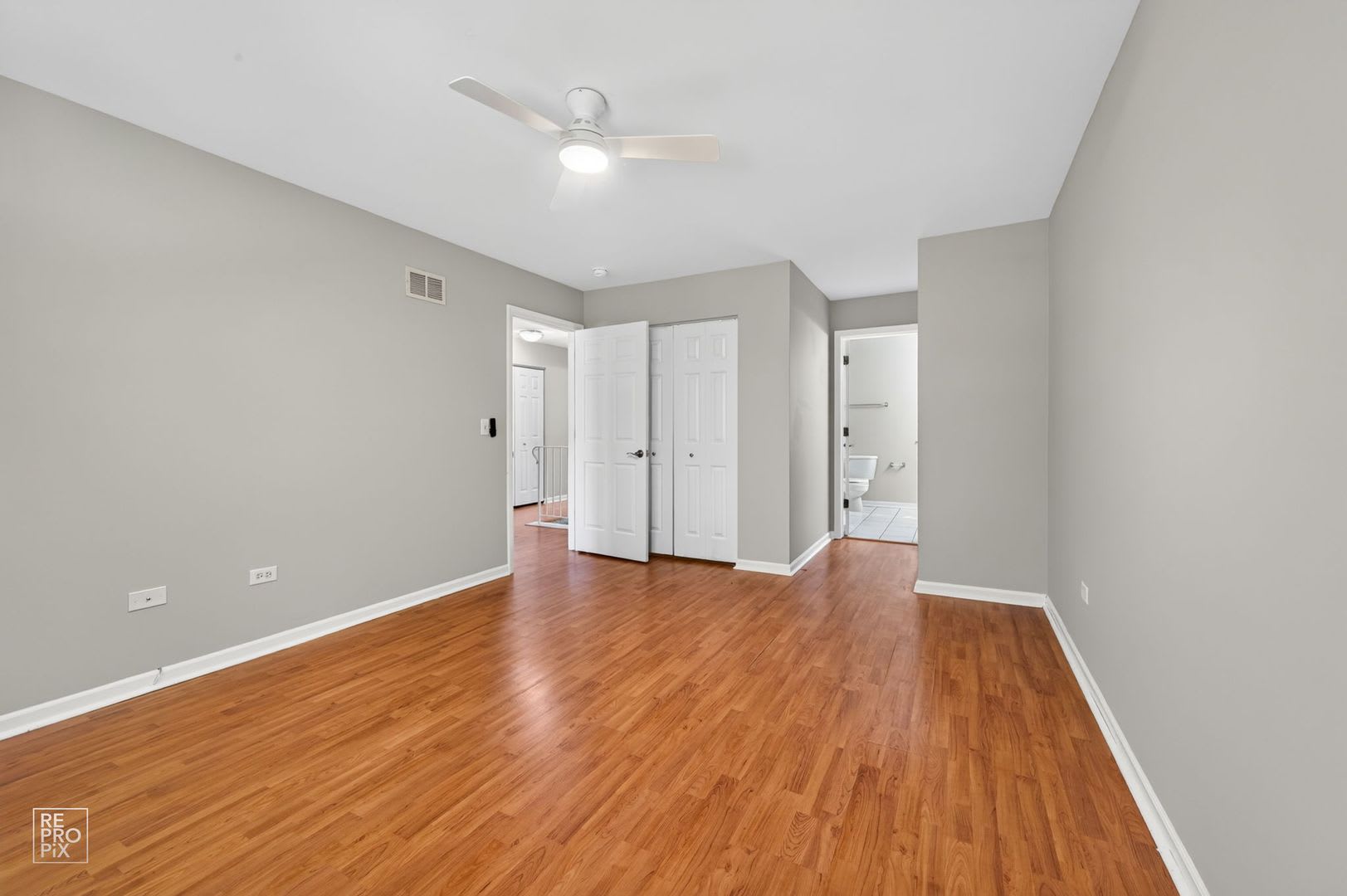 End Unit Three Bedroom Two and a Half Bath in North Naperville – photo 4