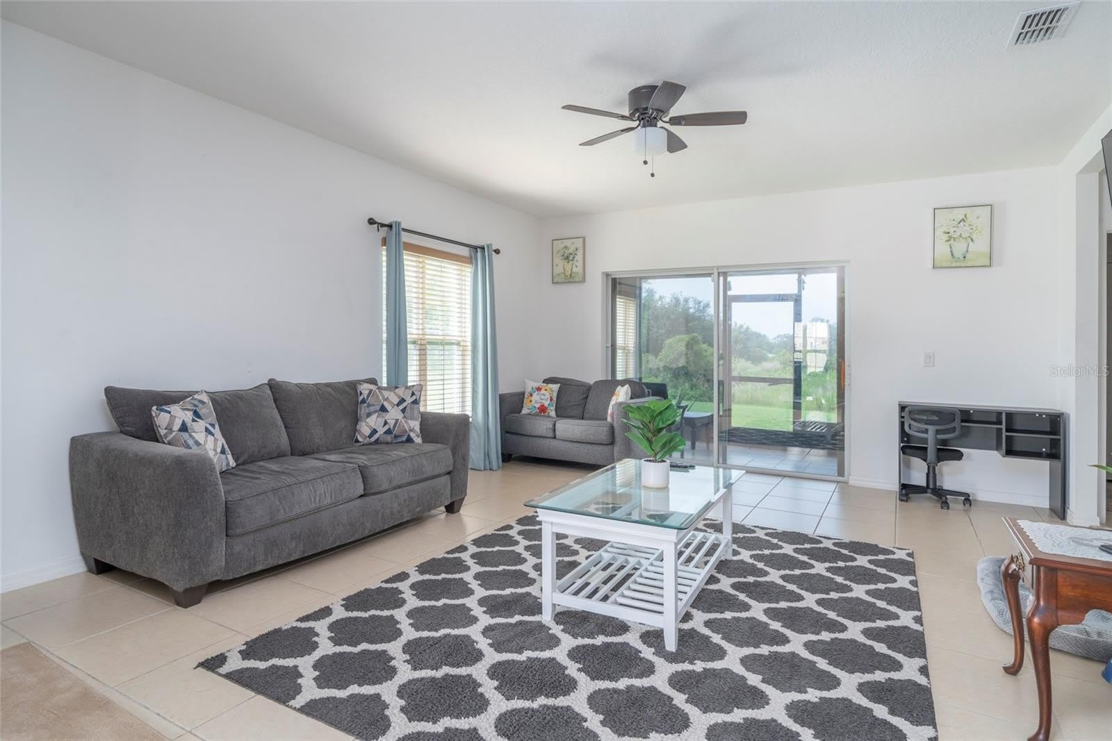 212 PRIMROSE Drive – photo 4