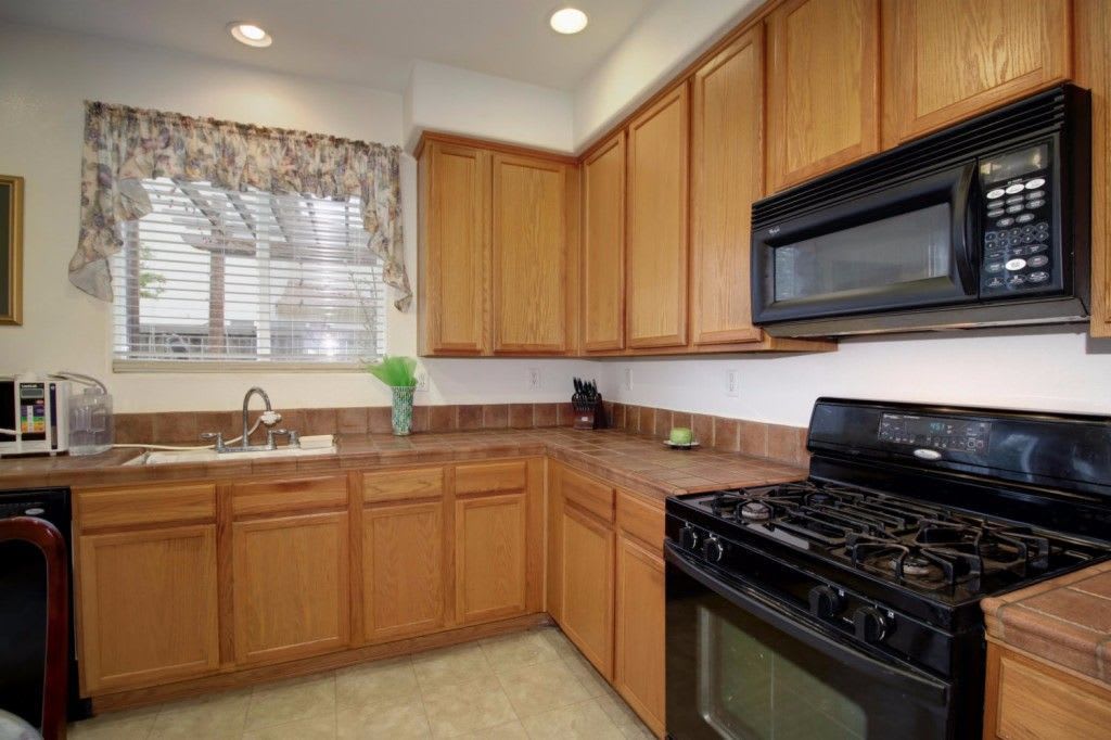 North Natomas 2 Story 3 Bedroom W Loft 2 Car Attached Garage – photo 5