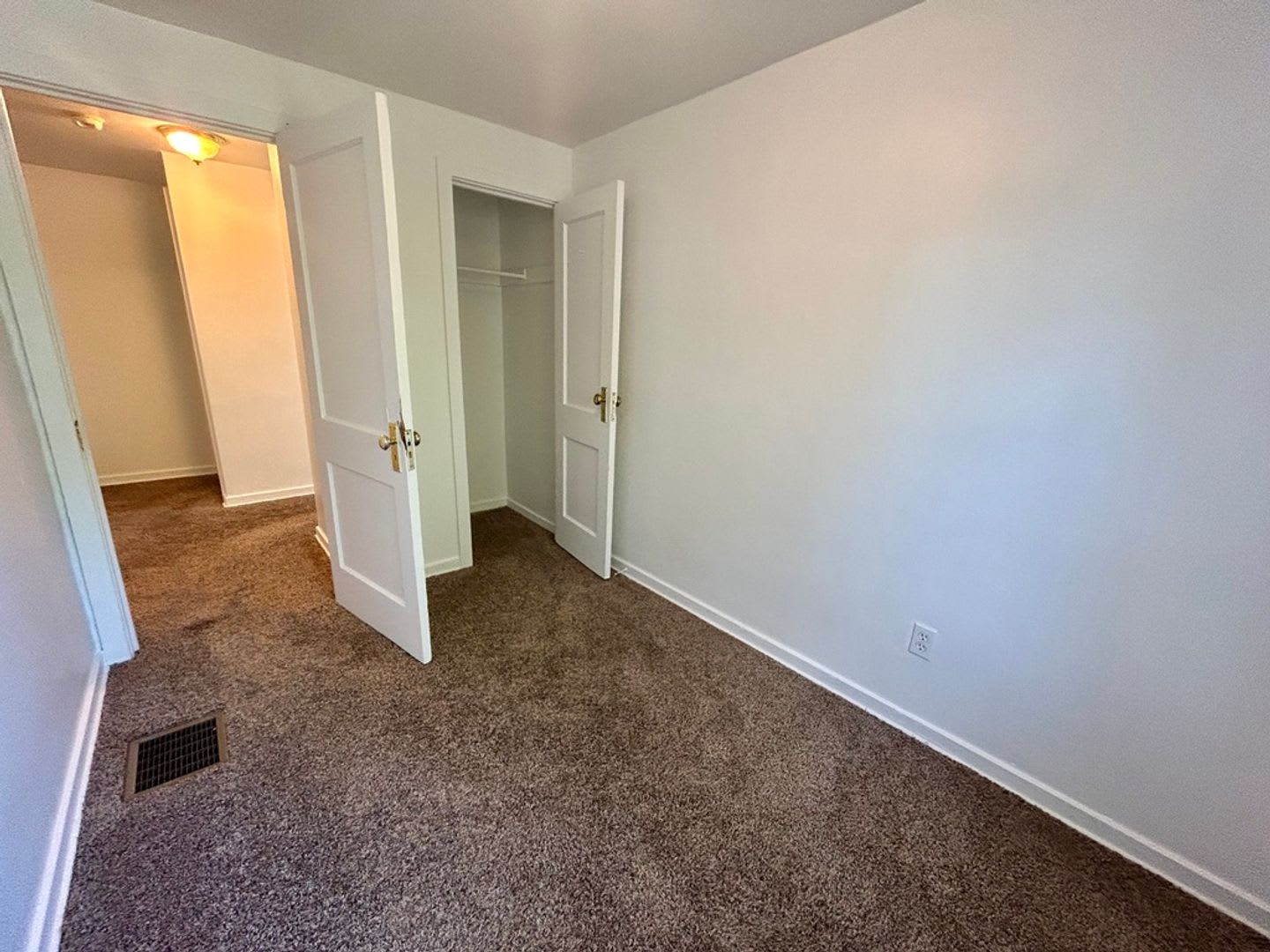 SPACIOUS 3 BEDROOM TOWNHOME – photo 5