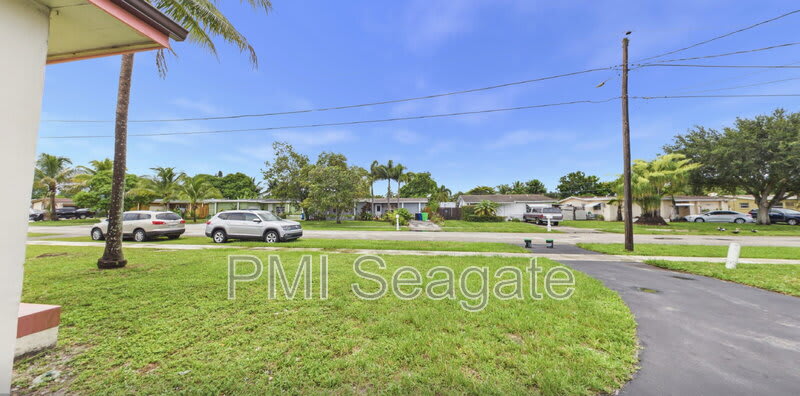 7620 NW 21st St – photo 2