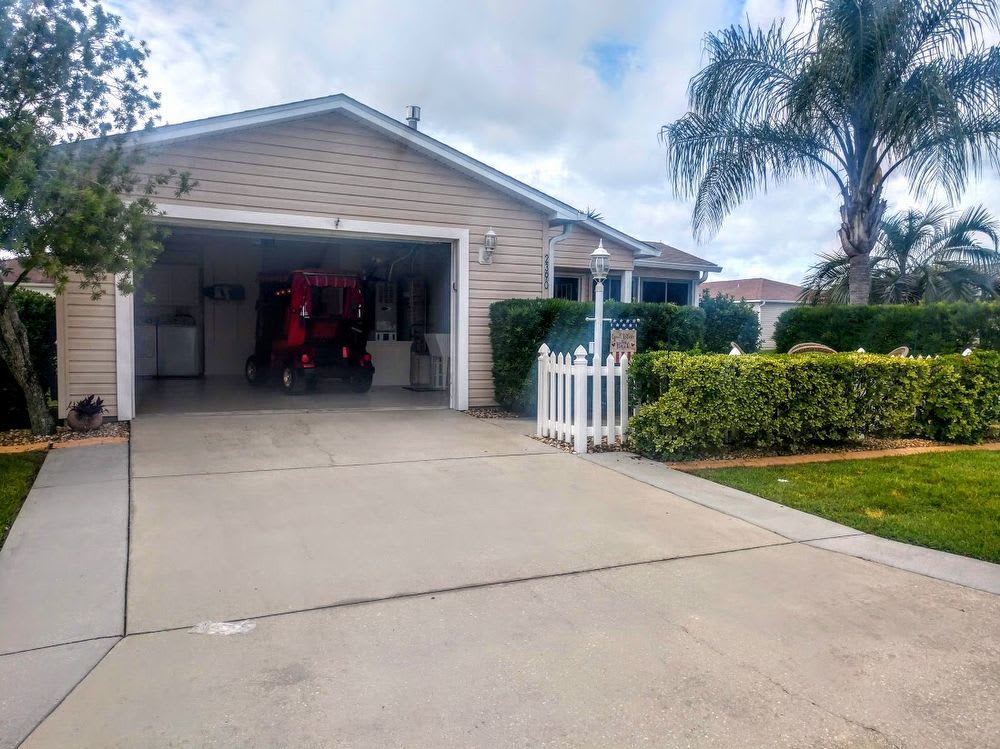 2390 Southern Oak St – photo 2