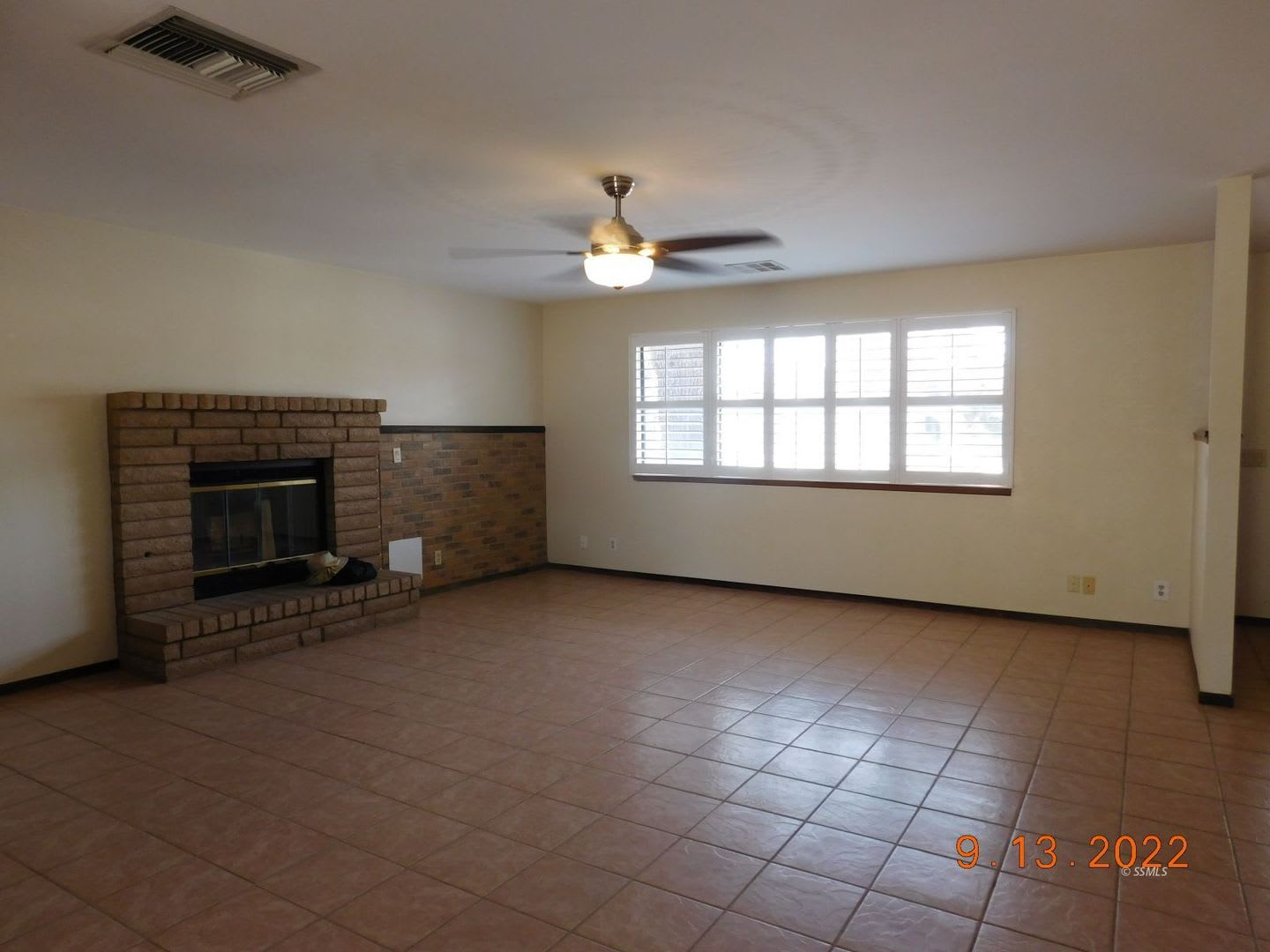 Charming 3 Bedroom Home With Garage Appliances Included In Ridgecrest – photo 4
