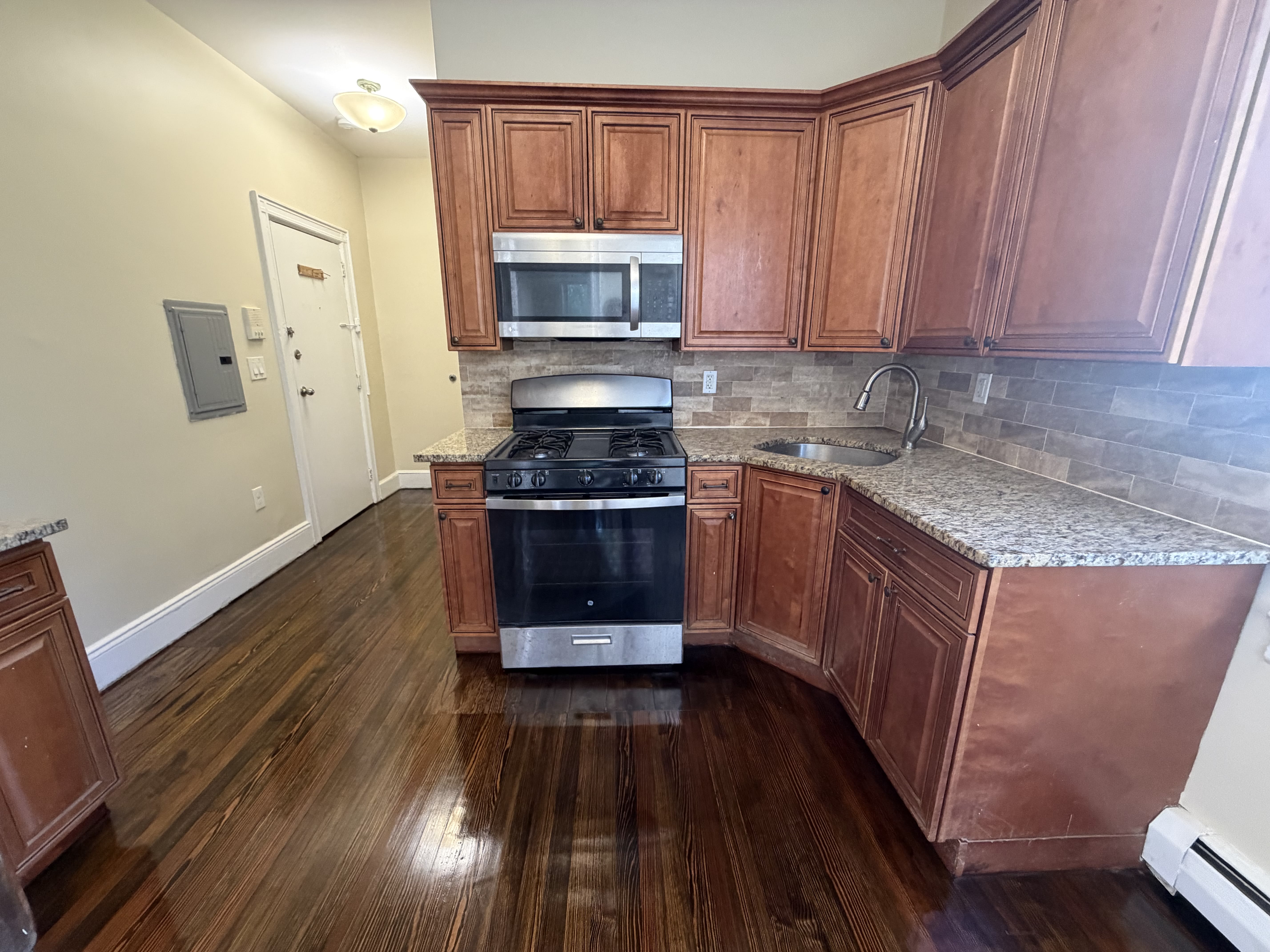 150 W 20th St – photo 2