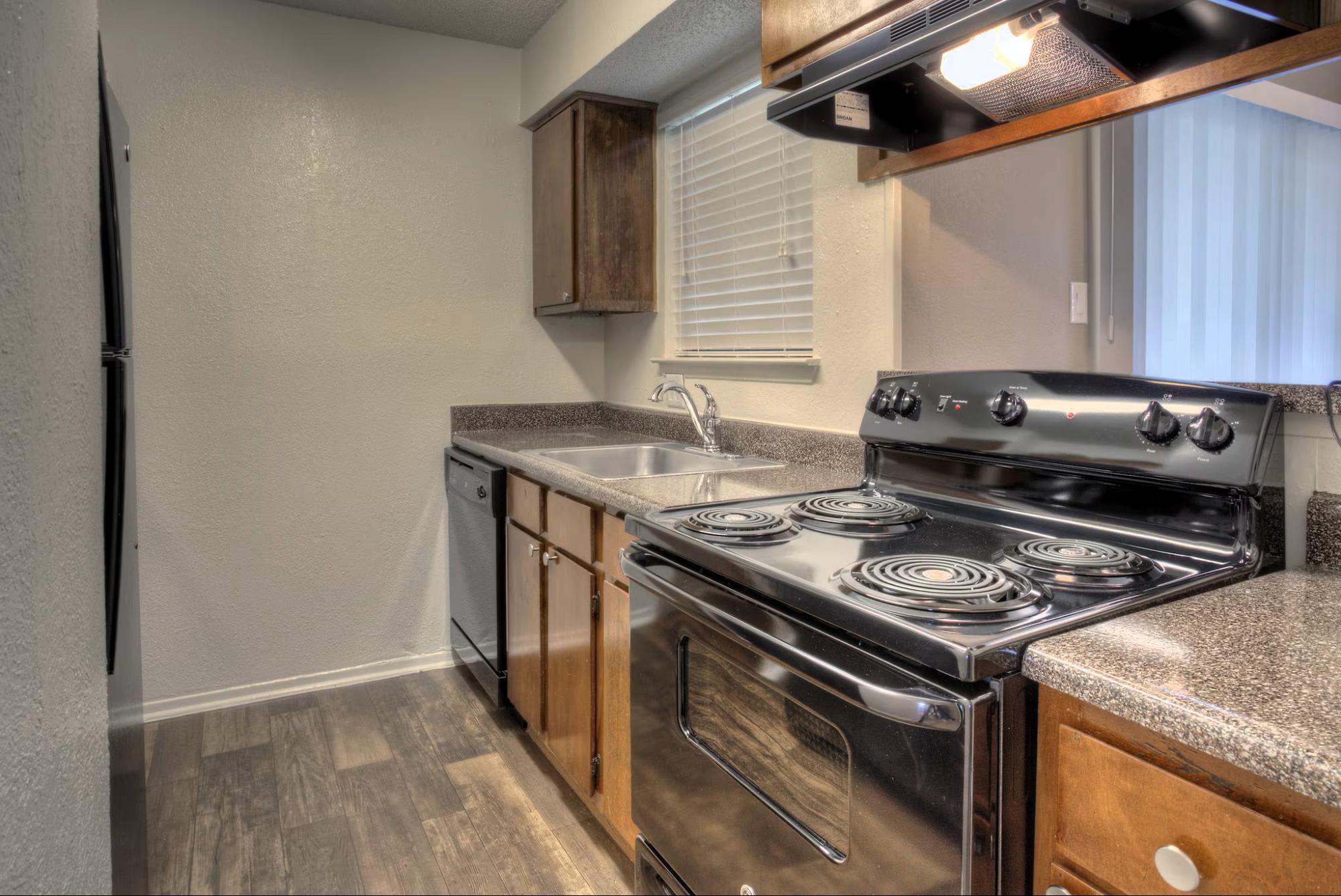 Crestbrook Apartments – photo 2