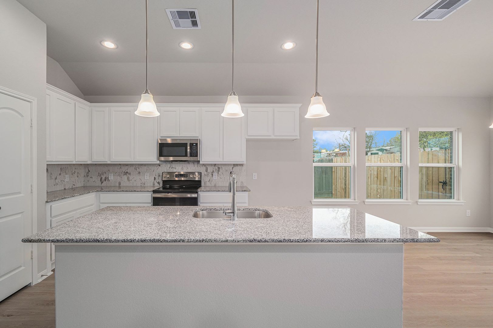 Stunning 4 bedroom home In Lake Conroe Hills – photo 3