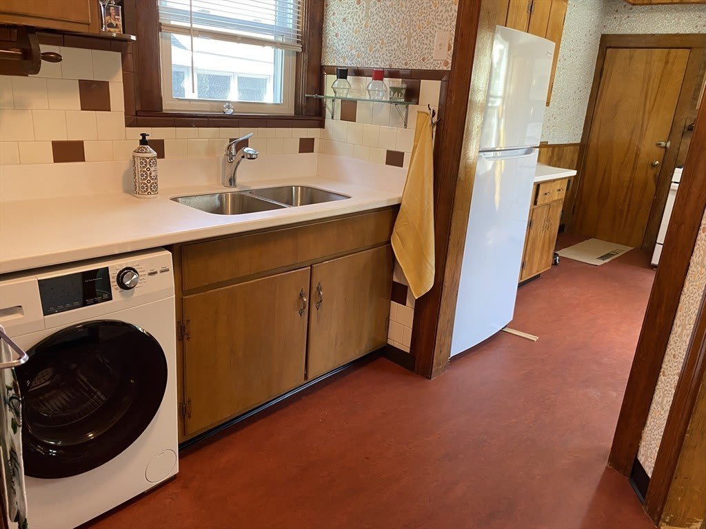 230 W Fifth St – photo 2