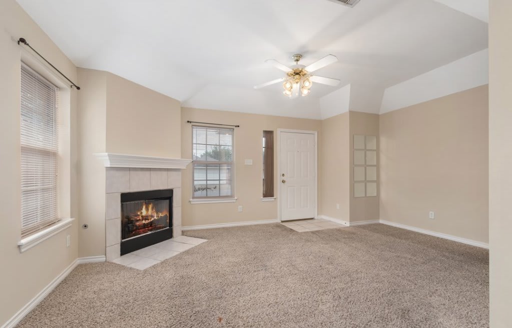 821 Ave A – photo 3