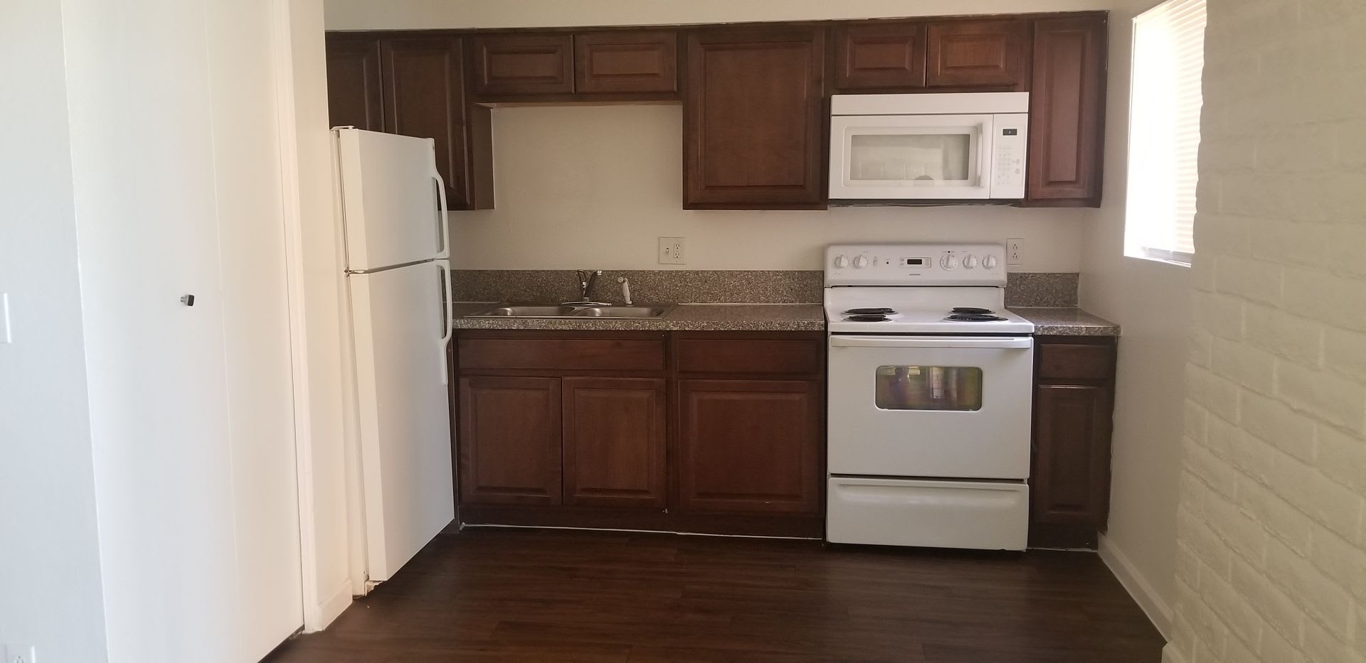 557 W. Thurber Rd. – photo 2