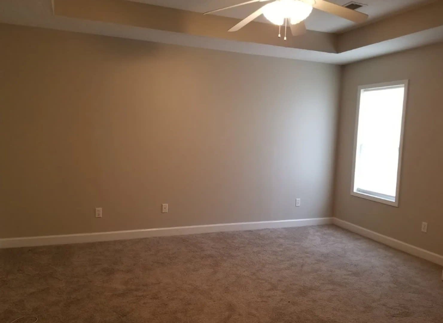 Welcome to your next home! 4 Bed 2 Bath – photo 4