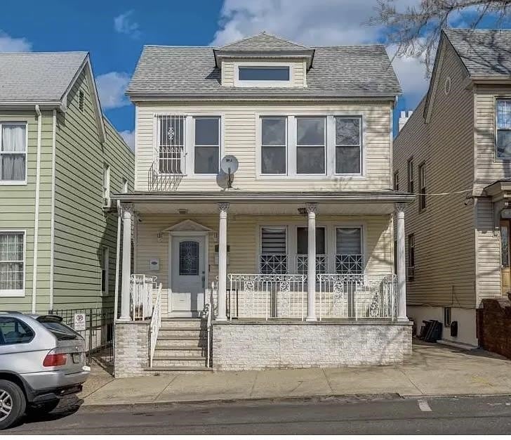 270 STEVENS AVE – photo 1