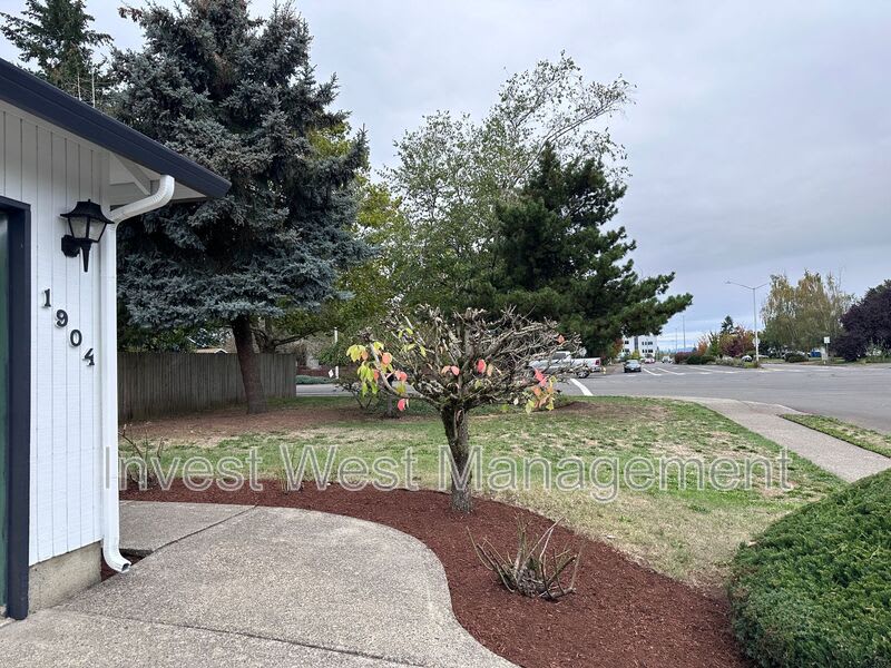 1904 SE Blairmont Drive – photo 3