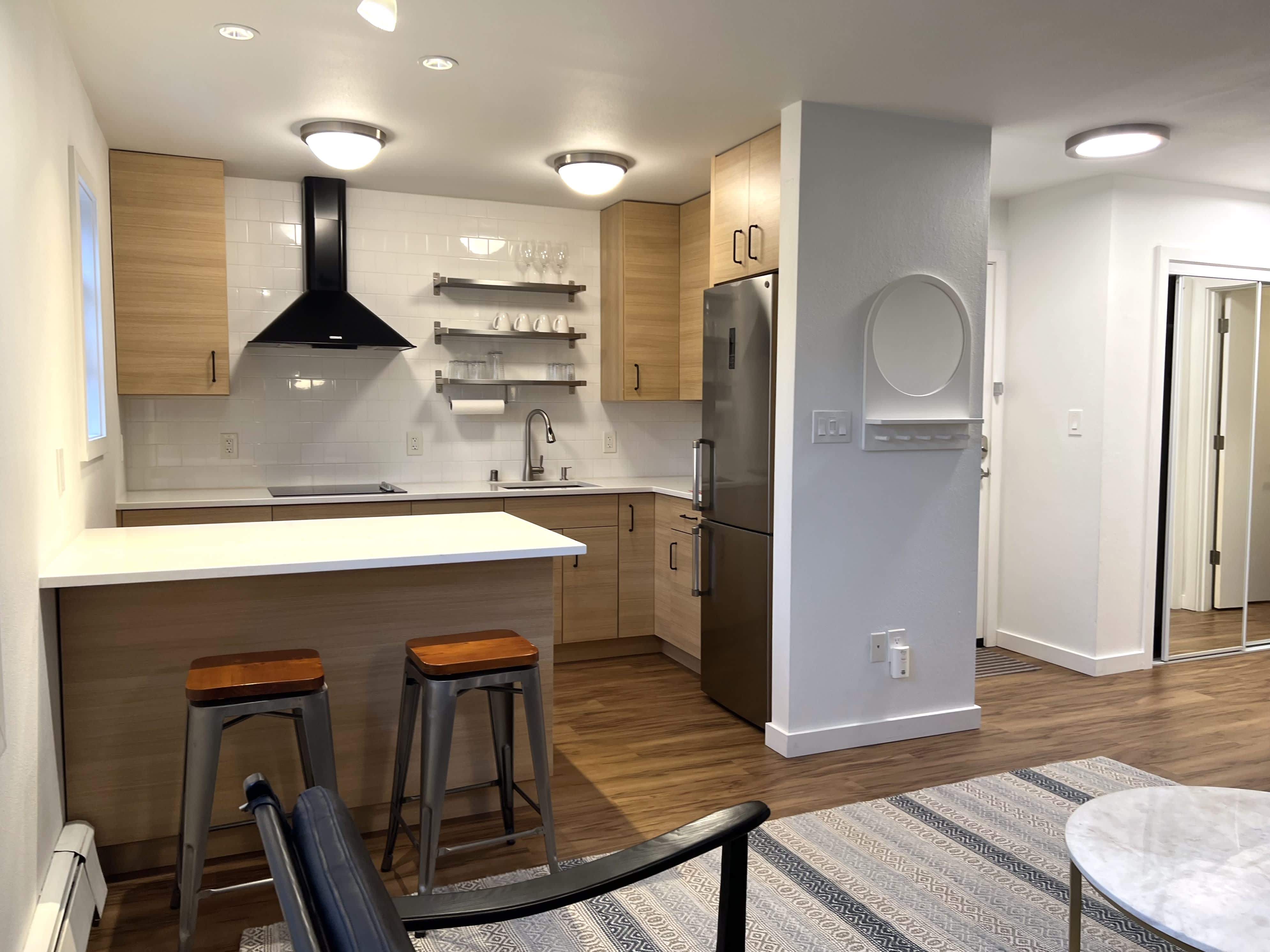 350 Irwin St – photo 1
