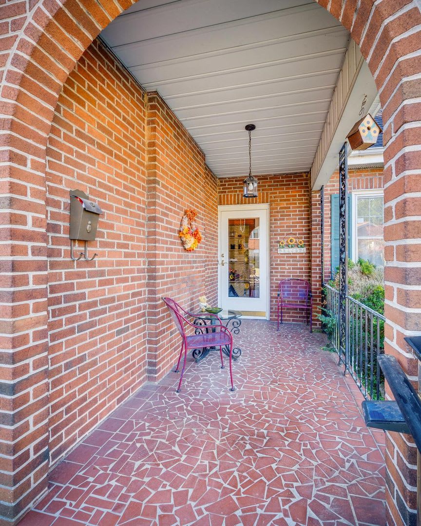 Coming Soon!! Charming 3 bed 2 Bath – photo 4