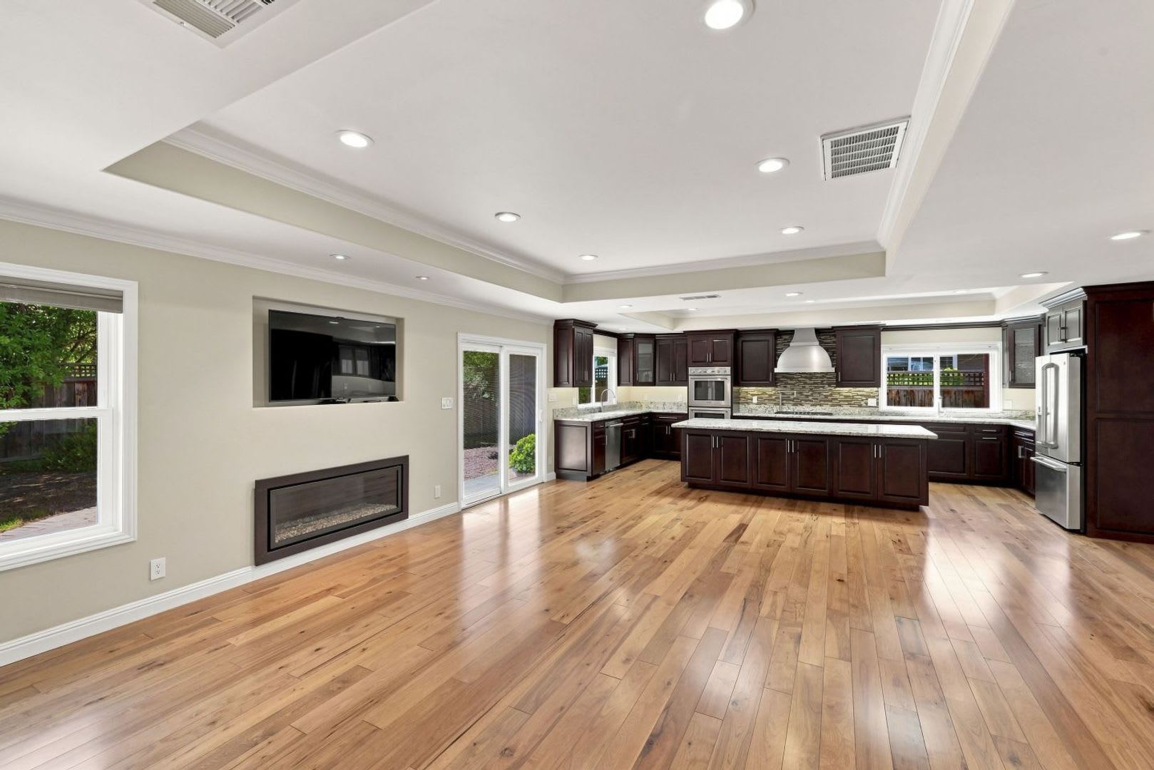 Stunningly Updated 3 Bed 2 Bath Home W Ac – photo 2