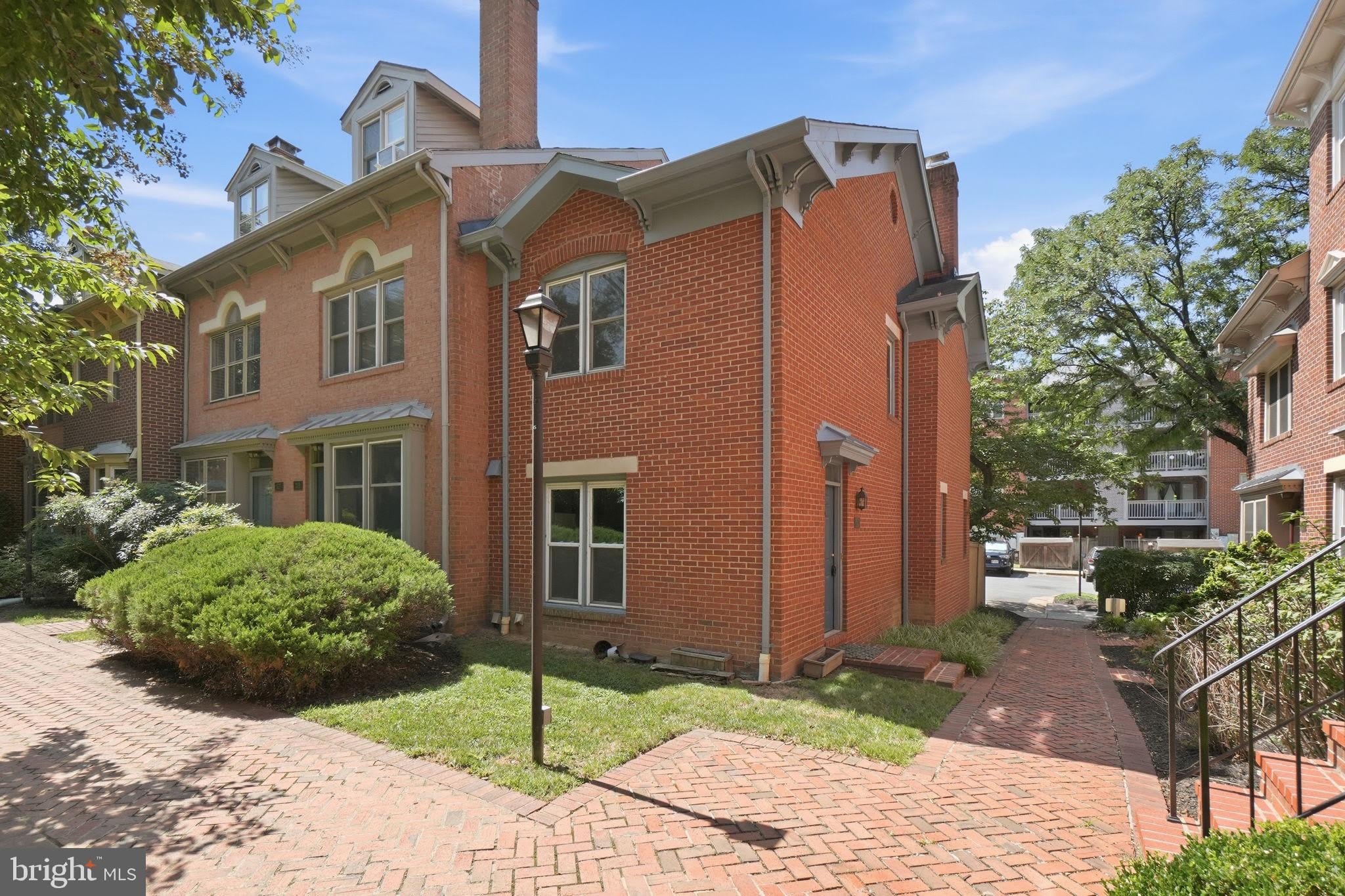 541 COLECROFT Court – photo 2