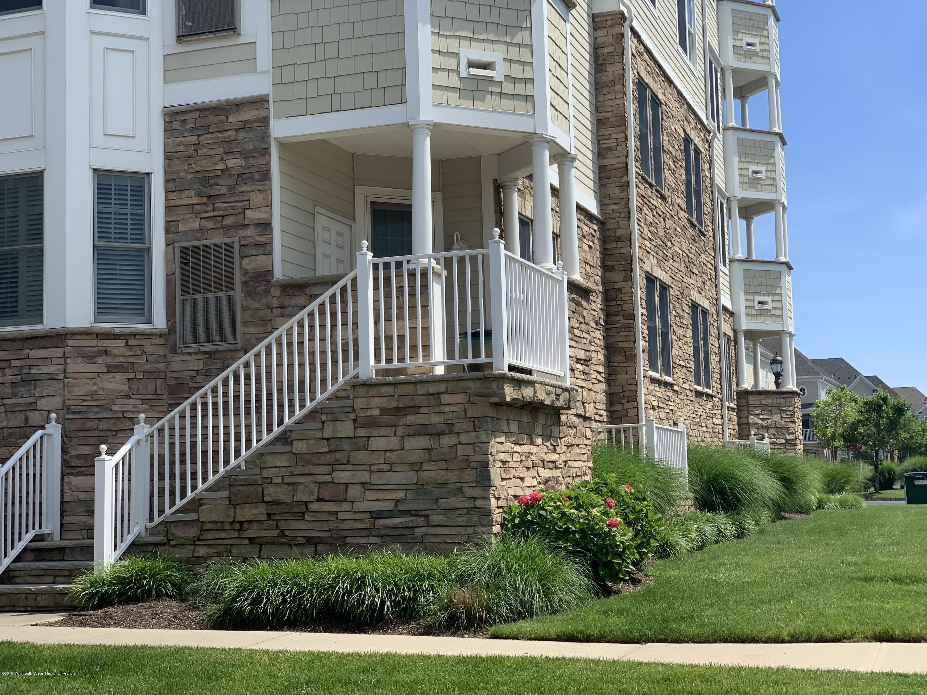 22 Cooper Avenue – photo 2
