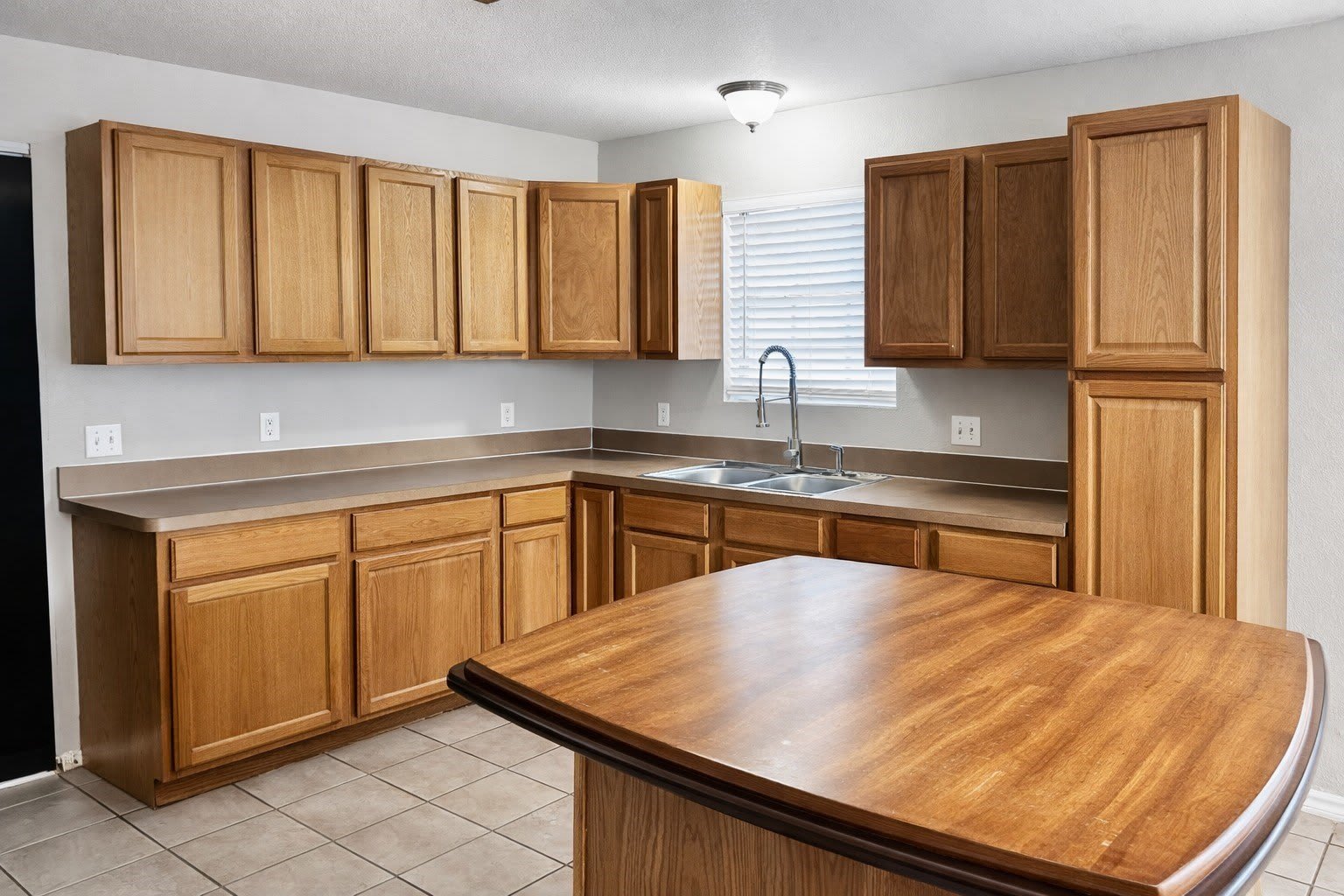 914 N Catherine Street – photo 5
