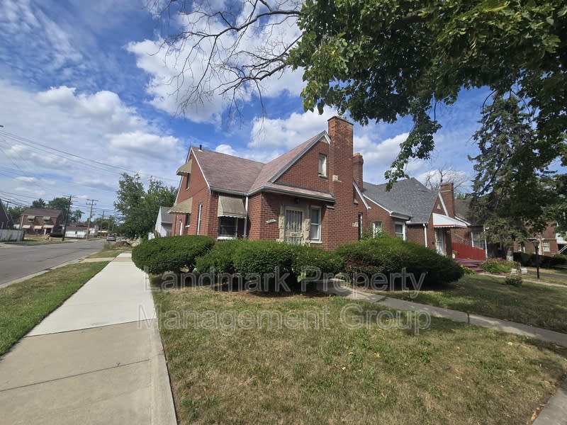 15401 Eastwood Street – photo 1