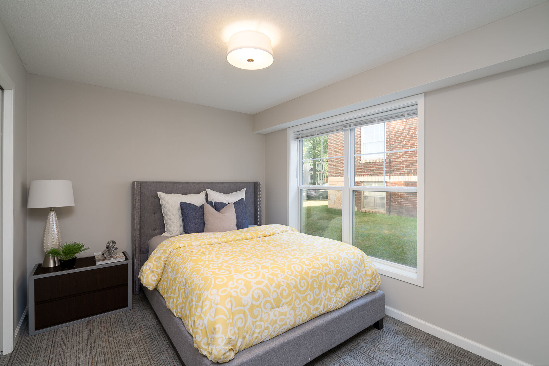 1554 Grand – photo 3