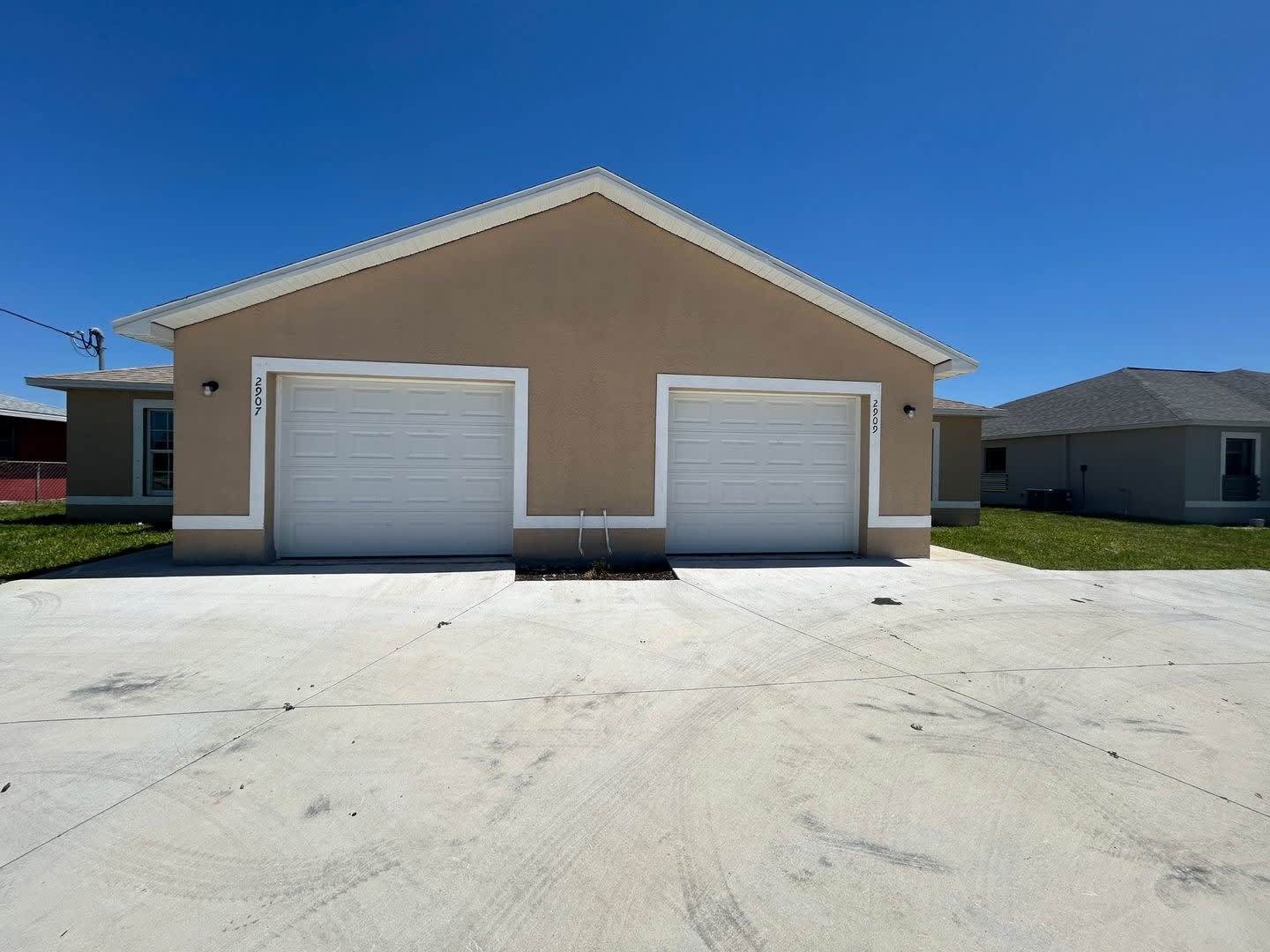 Coming Soon Newer 3/2 Duplex -1 car garage – photo 4