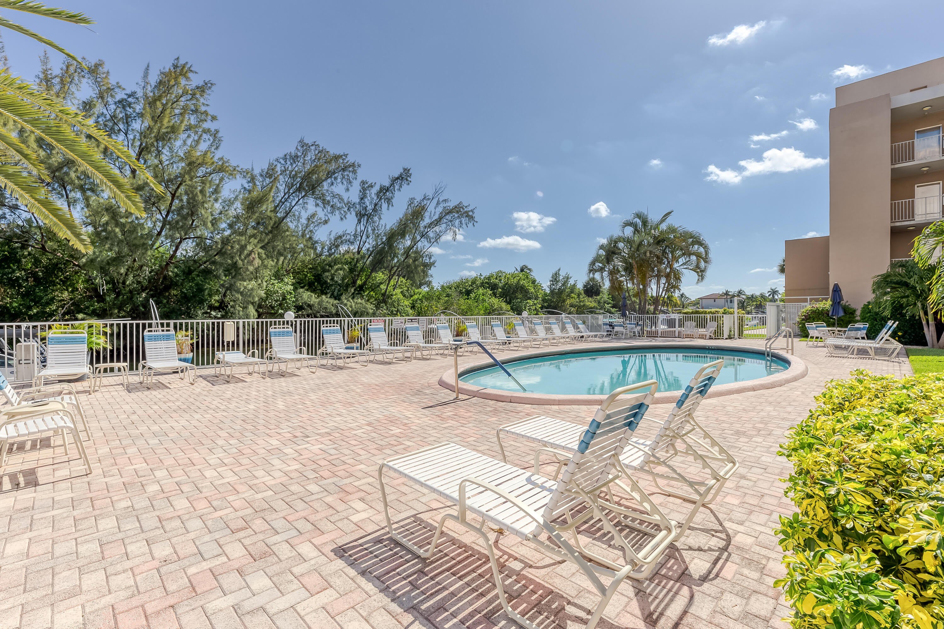 2850 NE 14th St Causeway – photo 3