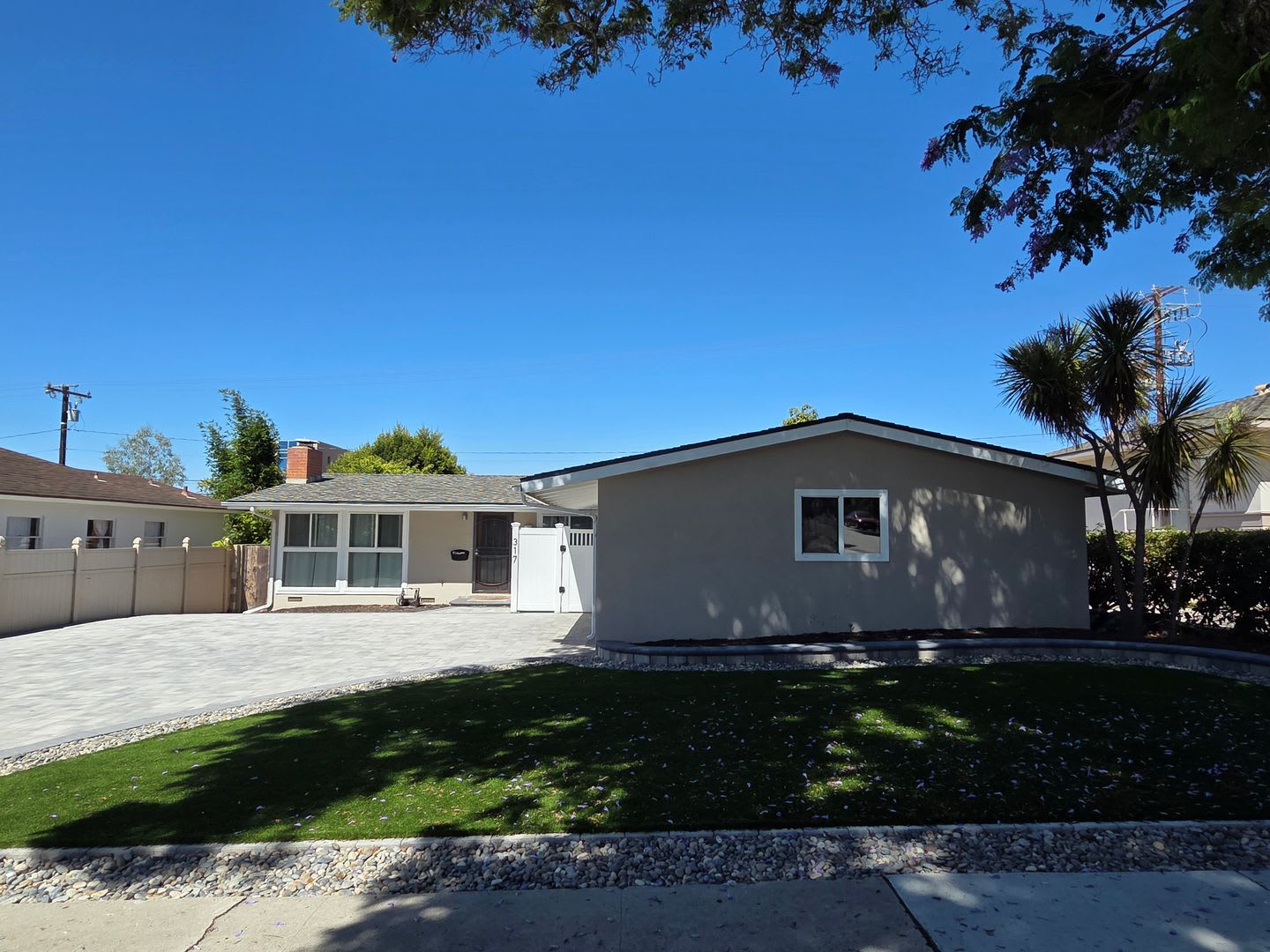 4+2 Single Family home on desirable Ventura street Near Hospital – photo 2