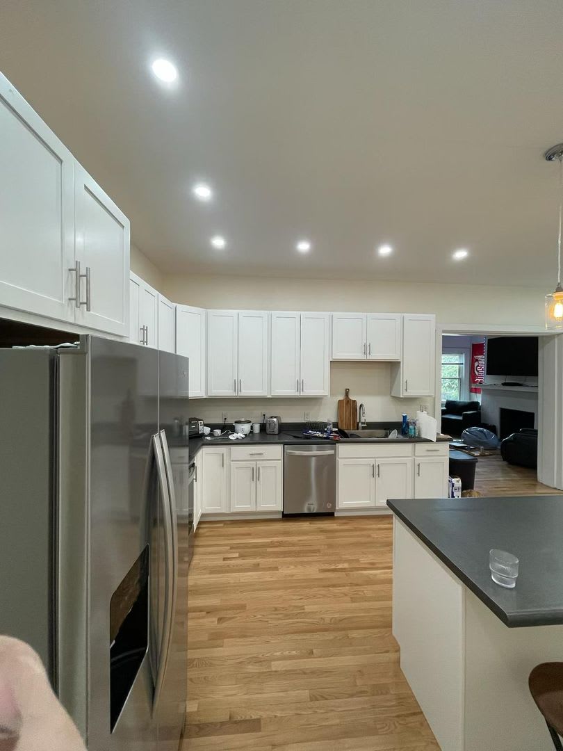 Massive 13-Bedroom House with huge Private Parking lot – Prime Campus Location! – photo 5