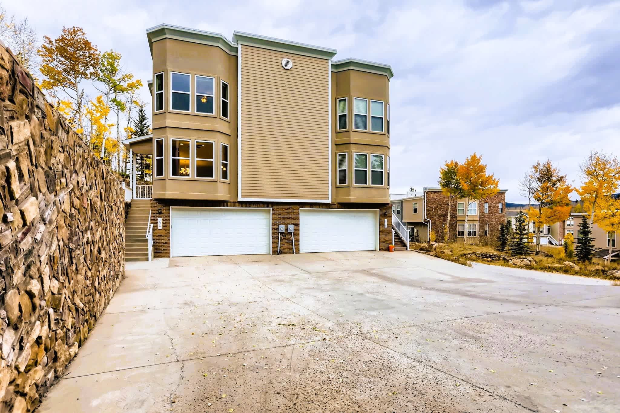 736 Martin Drive – photo 2