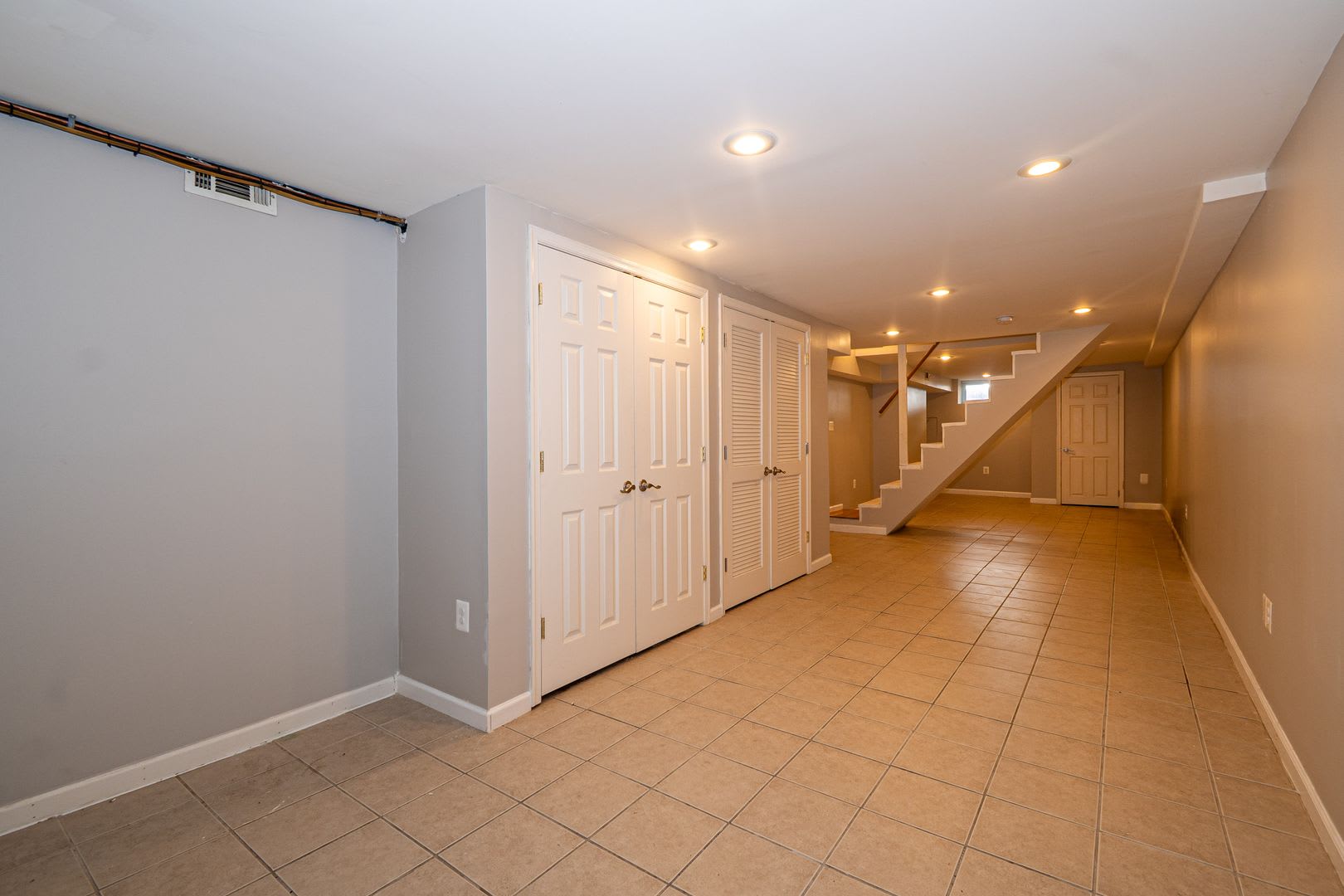Updated 2-Bedroom Townhome with Flexible Den/Office, Central Air & Fenced Yard – photo 5