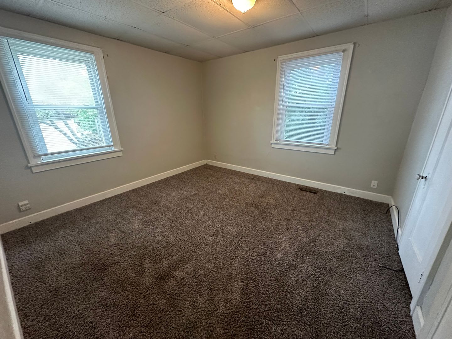 1122 W Rex St Walk To Ball State Spacious 4 Bed 1 5 Bath With In Unit Laundry Preleasing For August – photo 5