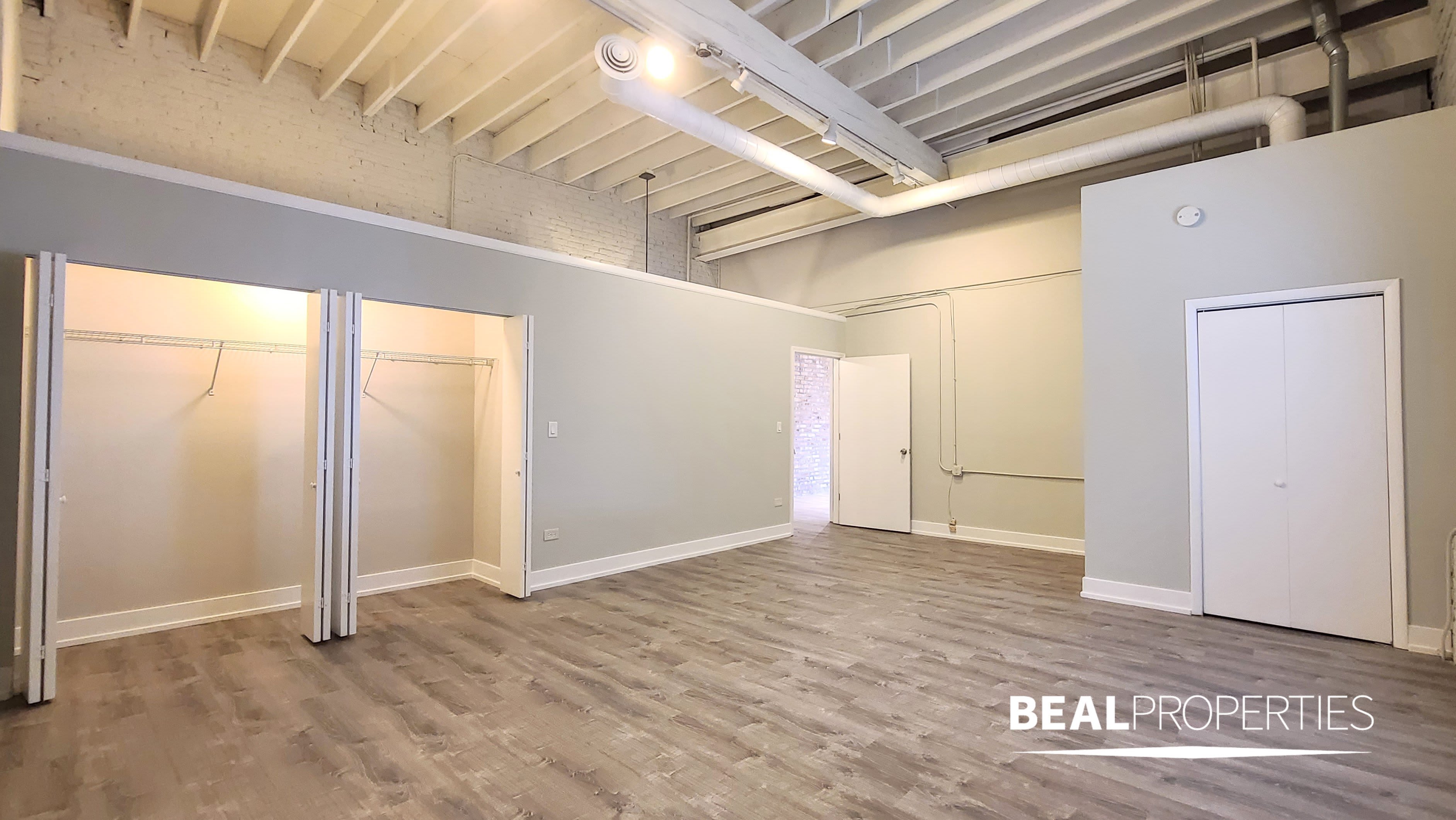 2320 N Damen Ave – photo 1