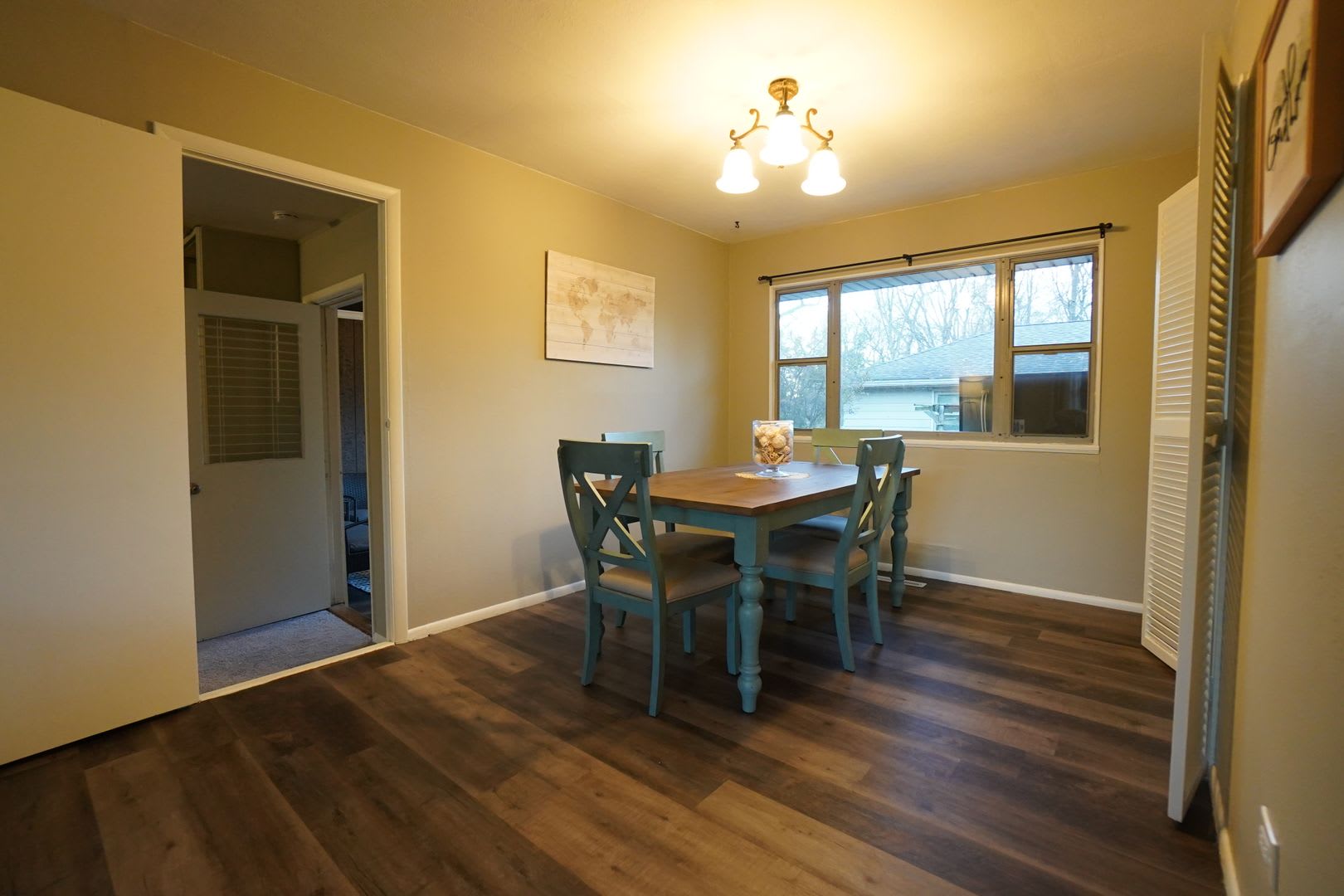 4 Bedroom 2 Bathroom FULLY FURNISHED Home with Fenced in Backyard and 2 Car Garage – photo 5