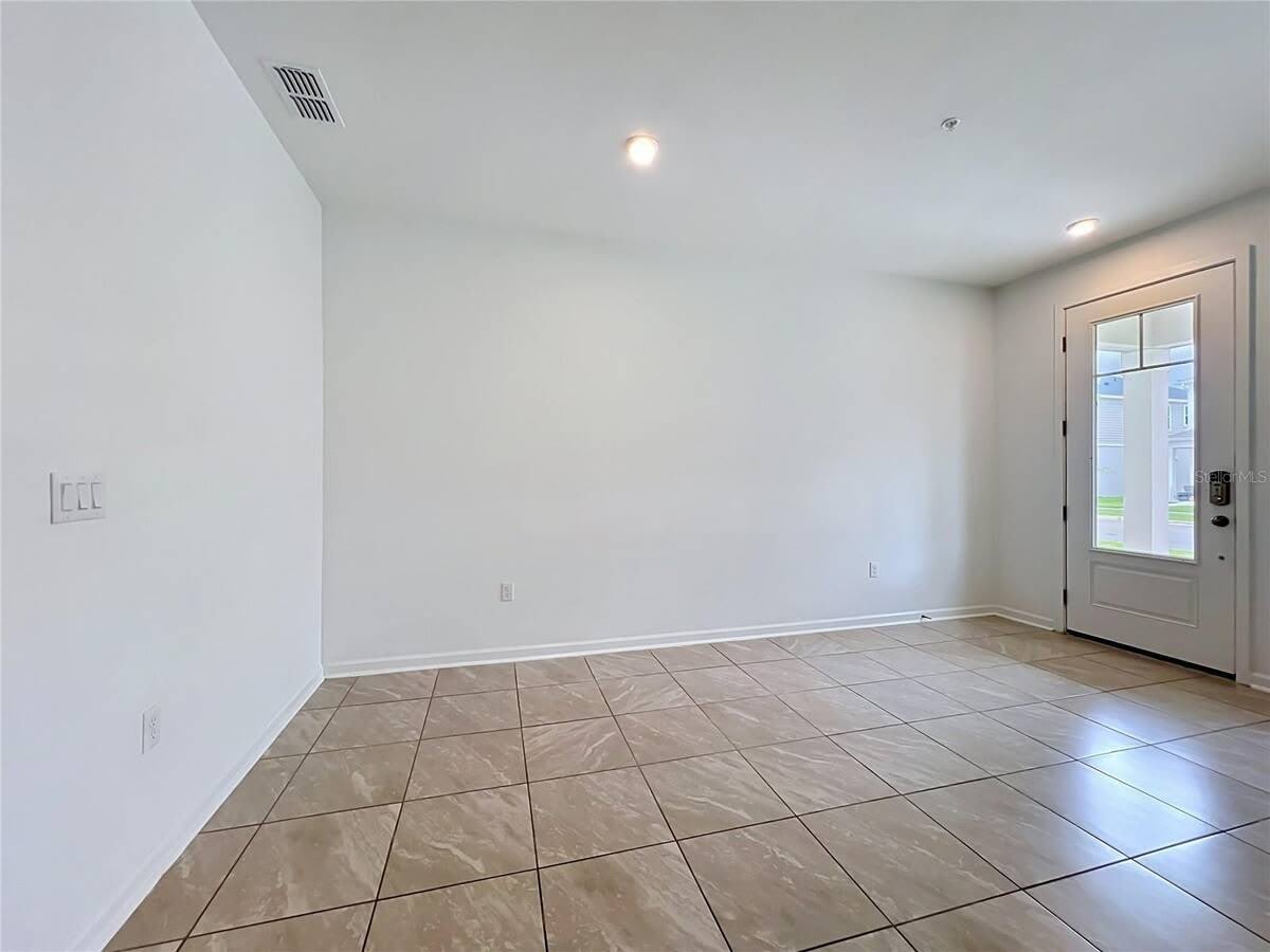 9848 Walkway Drive – photo 3