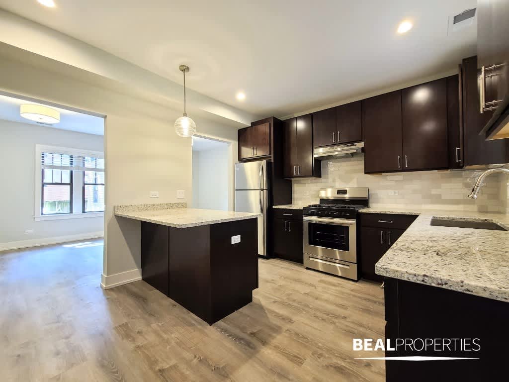 916 Crain St – photo 3