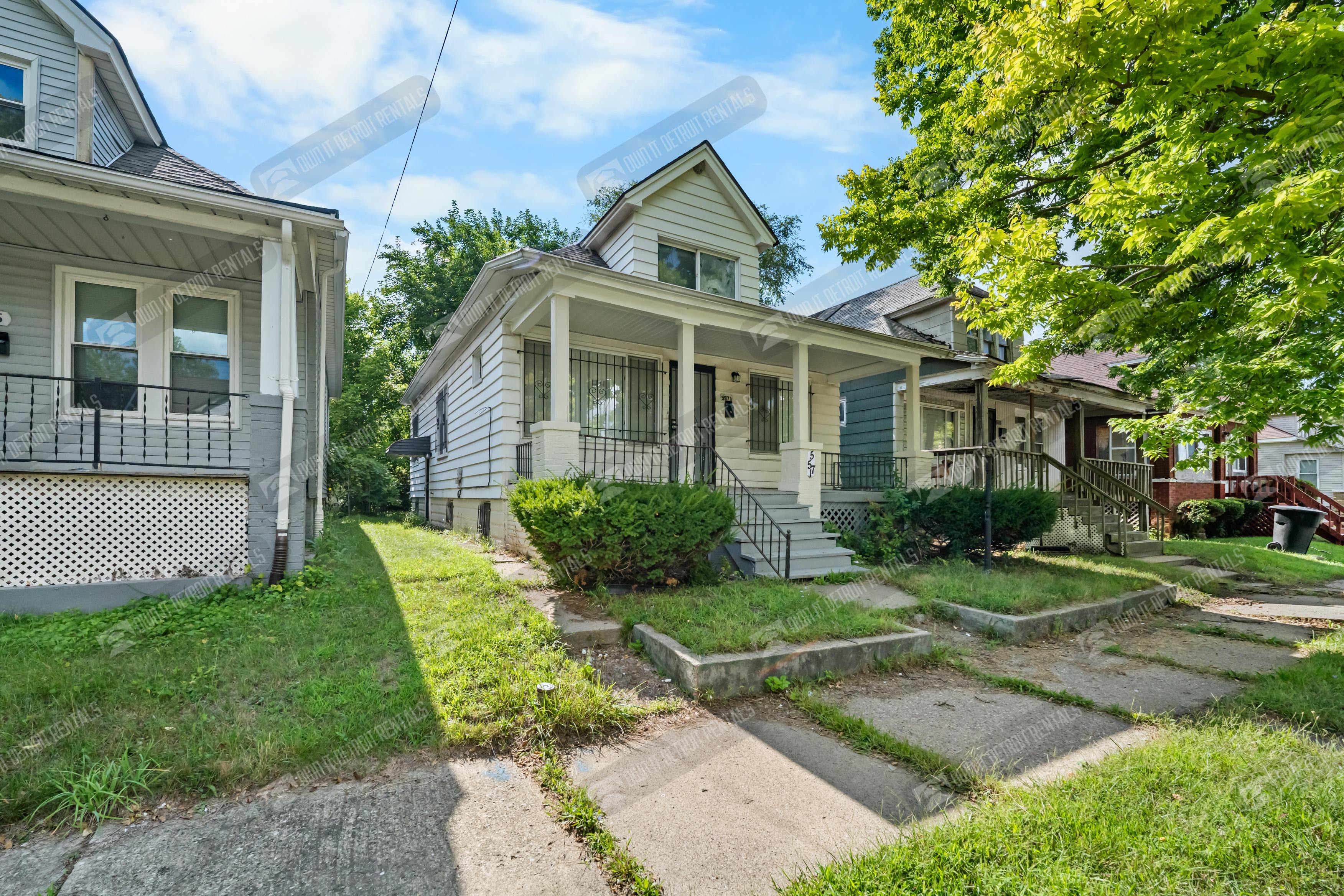 5571 Fairview St – photo 2