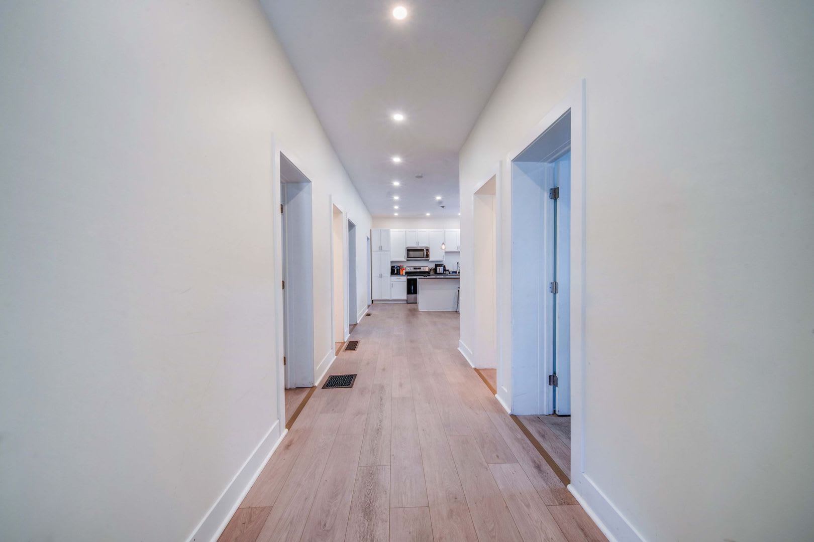 Massive Newly Renovated 11-Bedroom House on E. 14th – Prime Campus Location! – photo 5