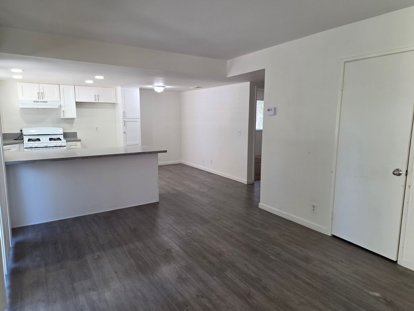 Ventura 2+1 Upper level apartment w/ 1-Car Garage – photo 3