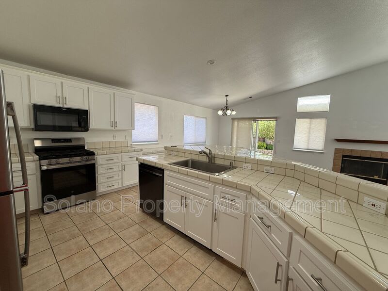 1030 Windmill Dr – photo 4